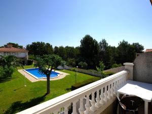 Bazén v ubytování Apartment Eurosol-7 by Interhome nebo v jeho okolí
