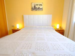 Postel nebo postele na pokoji v ubytování Apartment Eurosol-7 by Interhome