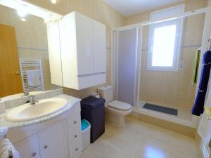 Koupelna v ubytování Apartment Eurosol-7 by Interhome