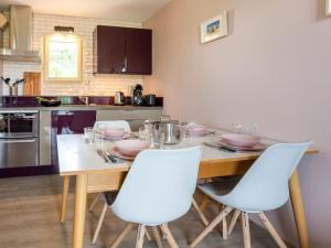 Kuchyňa alebo kuchynka v ubytovaní Apartment Les Corniches du Mont Canisy by Interhome + 8 fotografií