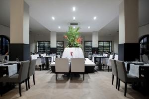 a dining room with white tables and chairs at Hotel Pałac Jugowice in Wałbrzych