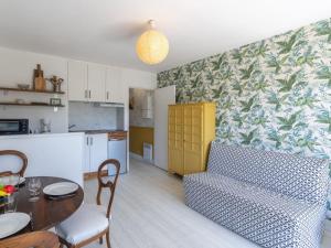 ครัวหรือมุมครัวของ Apartment L'Amiral by Interhome