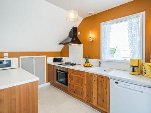 Kuchyňa alebo kuchynka v ubytovaní Apartment Kerisper by Interhome