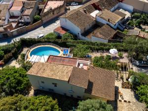 The swimming pool at or close to Villa Villa Mandana by Interhome