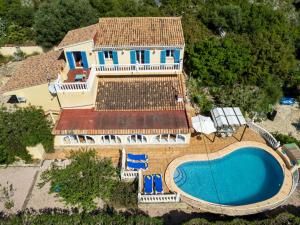 The swimming pool at or close to Villa Villa Mandana by Interhome