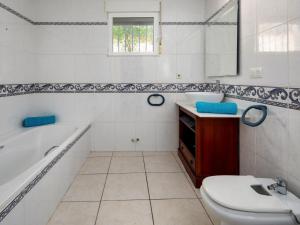 A bathroom at Villa Villa Mandana by Interhome