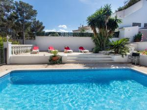 Bazén v ubytování Villa Villa Marina by Interhome nebo v jeho okolí