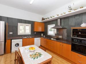 Kuchyň nebo kuchyňský kout v ubytování Villa Marina by Interhome