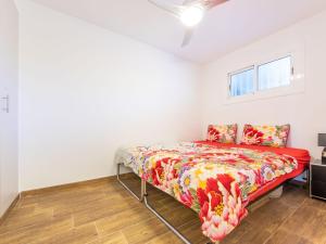 Postel nebo postele na pokoji v ubytování Apartment Rodas-3 by Interhome