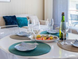 Nápoje v ubytovaní Apartment Résidence Parc Saint-Clément by Interhome