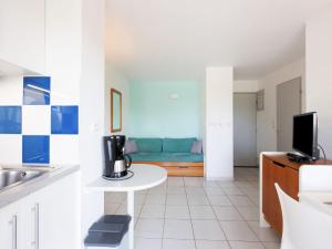 Kuchyňa alebo kuchynka v ubytovaní Apartment Primavera-2 by Interhome