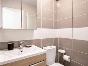 Kúpeľňa v ubytovaní Apartment Les Héliades-2 by Interhome