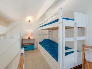 a bunk bed in a room with a staircase at Holiday Home Les mas Bleus by Interhome in Saint-Cyprien-Plage
