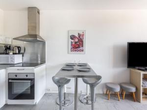 Kuchyňa alebo kuchynka v ubytovaní Apartment Le Cormoran by Interhome