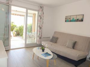 Posedenie v ubytovaní Apartment Le Front de Mer-4 by Interhome