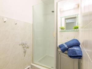 Kúpeľňa v ubytovaní Apartment Le Front de Mer-4 by Interhome