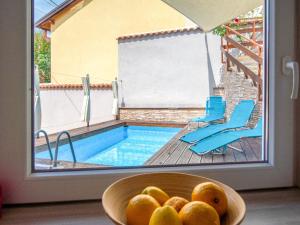 Basen w obiekcie Holiday Home Veli by Interhome lub w pobliżu
