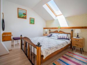 Łóżko lub łóżka w pokoju w obiekcie Holiday Home Veli by Interhome