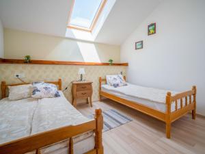 Łóżko lub łóżka w pokoju w obiekcie Holiday Home Veli by Interhome