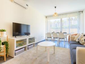 TV a/nebo společenská místnost v ubytování Holiday Home Residencial Oropesa - La Concha by Interhome