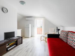 Televízia a/alebo spoločenská miestnosť v ubytovaní Holiday Home Pear Trees by Interhome + 25 fotografií