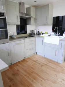 Fotografie z fotogalerie ubytování Kitchener Cottage Swanage very close to beach v destinaci Swanage