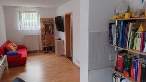 Knihovna v apartmánu
