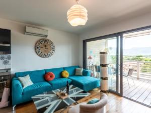 un salon avec un canapé bleu et une table en verre dans l'établissement Apartment Résidence Cita Di Sali 12 by Interhome, à Porto-Vecchio 27 autres photos