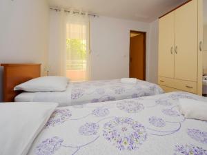 Posteľ alebo postele v izbe v ubytovaní Apartment Tanja-3 by Interhome