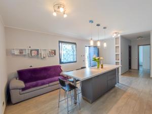 Posezení v ubytování Apartment Panorama by Interhome