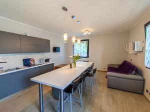 Kuchyň nebo kuchyňský kout v ubytování Apartment Panorama by Interhome