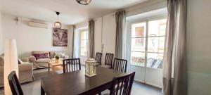 Posedenie v ubytovaní Apartamento MURILLO-PLAZA DE LA MAGDALENA