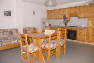Kuchyň nebo kuchyňský kout v ubytování Agriturismo Plan d'Avie + 29 fotografií
