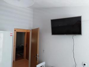 En TV eller et underholdningssystem på Apartment Anđela