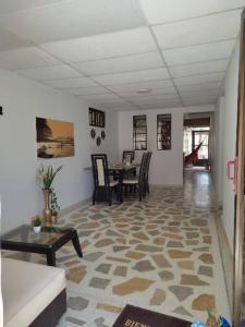 Posezení v ubytování Alojamiento entero, casa amplia, patio, aire