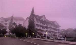 a foggy parking lot in front of a large building at The Antler Silverpark Fraser's Hill in Bukit Fraser