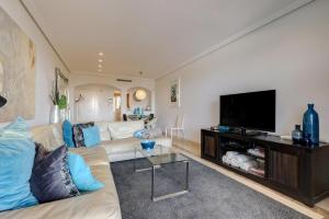 Telewizja i/lub zestaw kina domowego w obiekcie 2 bed-rooms with a view