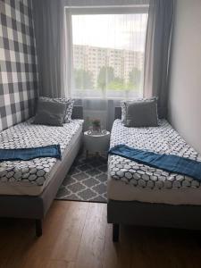 Postelja oz. postelje v sobi nastanitve Apartament Wejhera Gdańsk Żabianka blisko morza