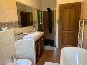 Koupelna v ubytování villa taro