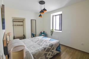 Posteľ alebo postele v izbe v ubytovaní Apartamentos Turísticos Hornillo AT-CC-00681