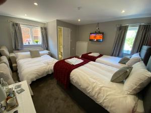 A bed or beds in a room at The Beeches, Ashby-de-la-Zouch