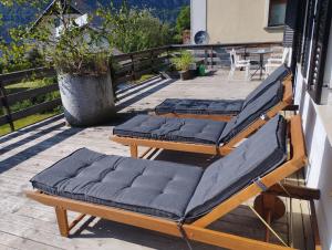 un par de camas sentadas en un patio en Nature apartment Kersnik, en Bohinj