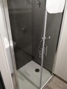 a shower with a glass door in a bathroom at 2 appartements au choix centre ville de Souillac entre Sarlat et Rocamadour in Souillac