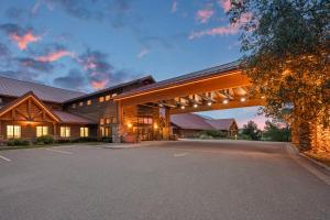 a building with a bridge over a parking lot at bantr Grand Hotel Wausau - Rothschild in Rothschild