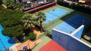 Tenis alebo squash v ubytovaní Espectacular apartment vistas al mar y tranquilidad 10 min desde Valencia alebo jeho okolí