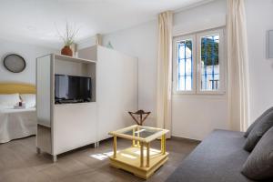 Televízia a/alebo spoločenská miestnosť v ubytovaní Casa de 10 - 4 Interior