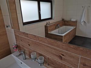Koupelna v ubytování Apartmány Černý vlk, Borová Lada