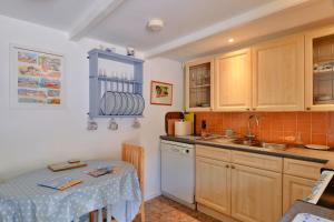 Ett kök eller pentry på Finest Retreats - River Cottage