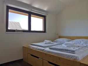 Postel nebo postele na pokoji v ubytování Apartmány Černý vlk, Borová Lada