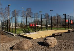 Tenis a/nebo squash v ubytování Varbergs GK Västra Hotell nebo okolí